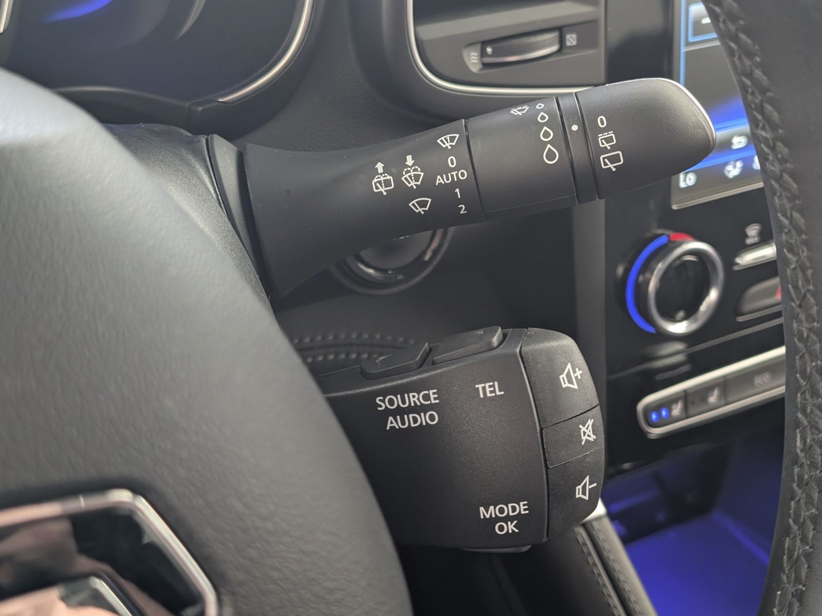 RENAULT Koleos  2.0 Blue Initiale Paris 4WD Navi LED – Bild 41