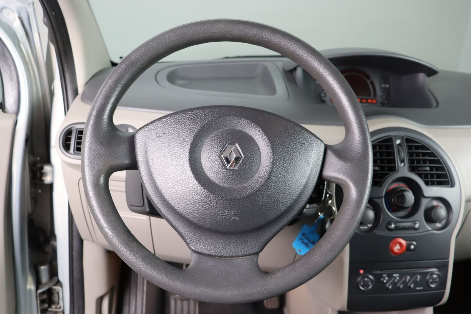 Fahrzeugabbildung Renault Modus 1.2 16V * HU/AU bis 09.26 * 8-fach *