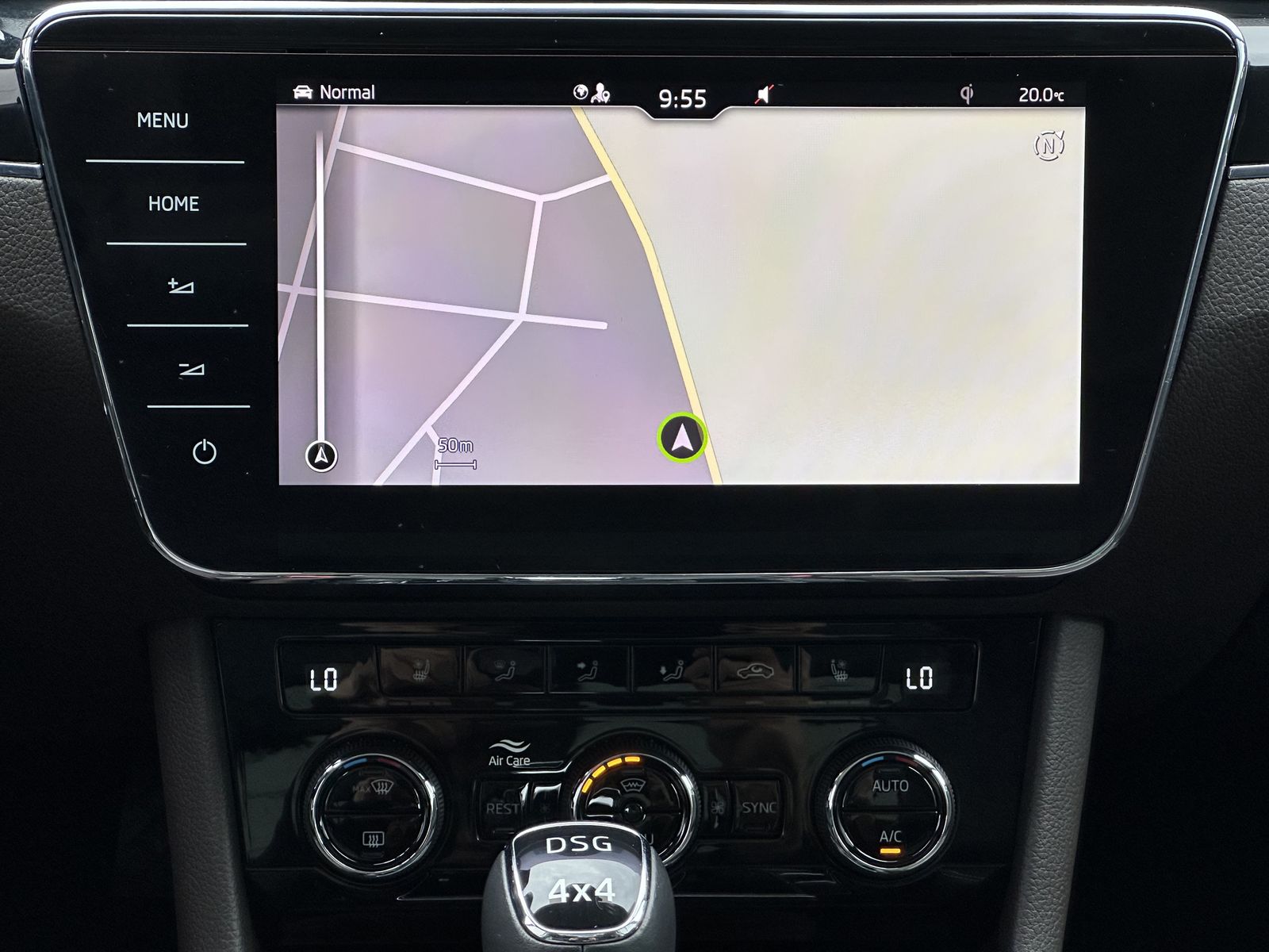Fahrzeugabbildung SKODA Superb Combi 2.0 TDI 4x4 DSG L&K NAV+LED+PANO+VC