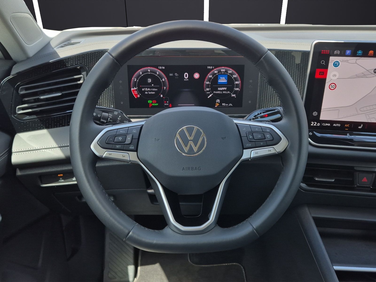 Fahrzeugabbildung Volkswagen Tiguan eTSI Life DSG LED AHK Navi AID ACC RFK SH