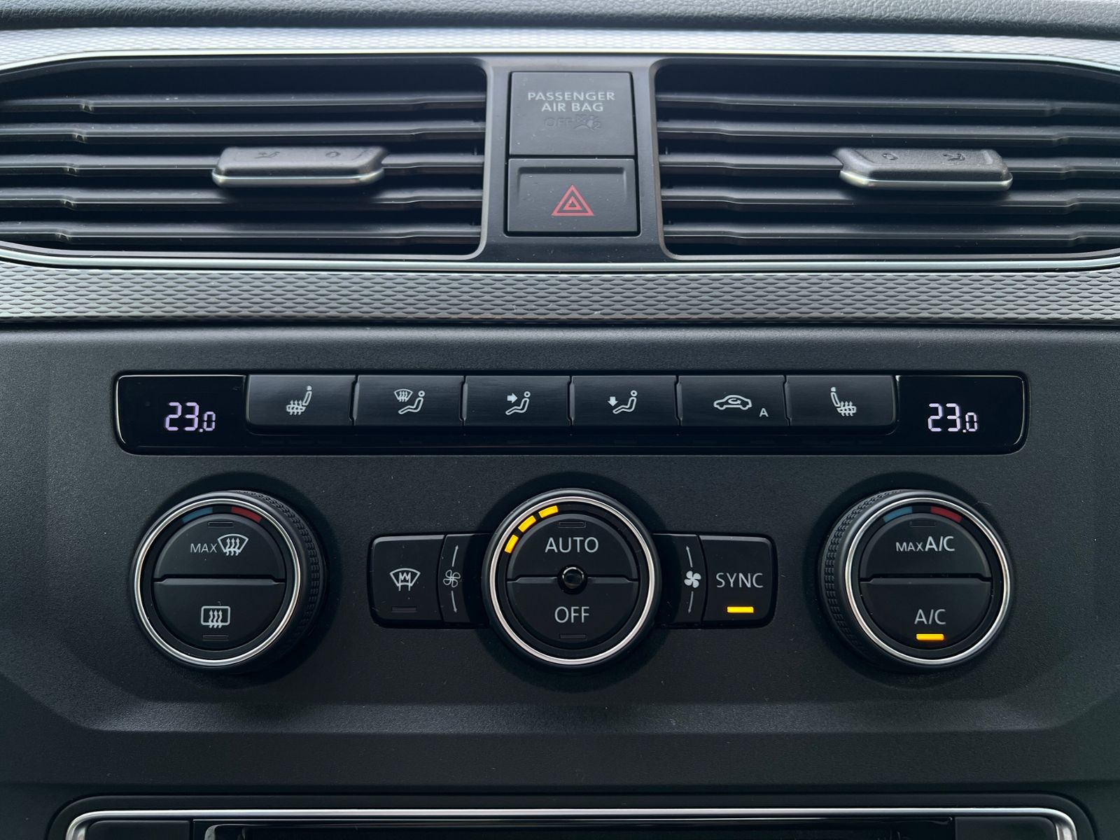 Fahrzeugabbildung Volkswagen Caddy Comfortline 1.4 TSI DSG *Navi, Bi-Xenon, A