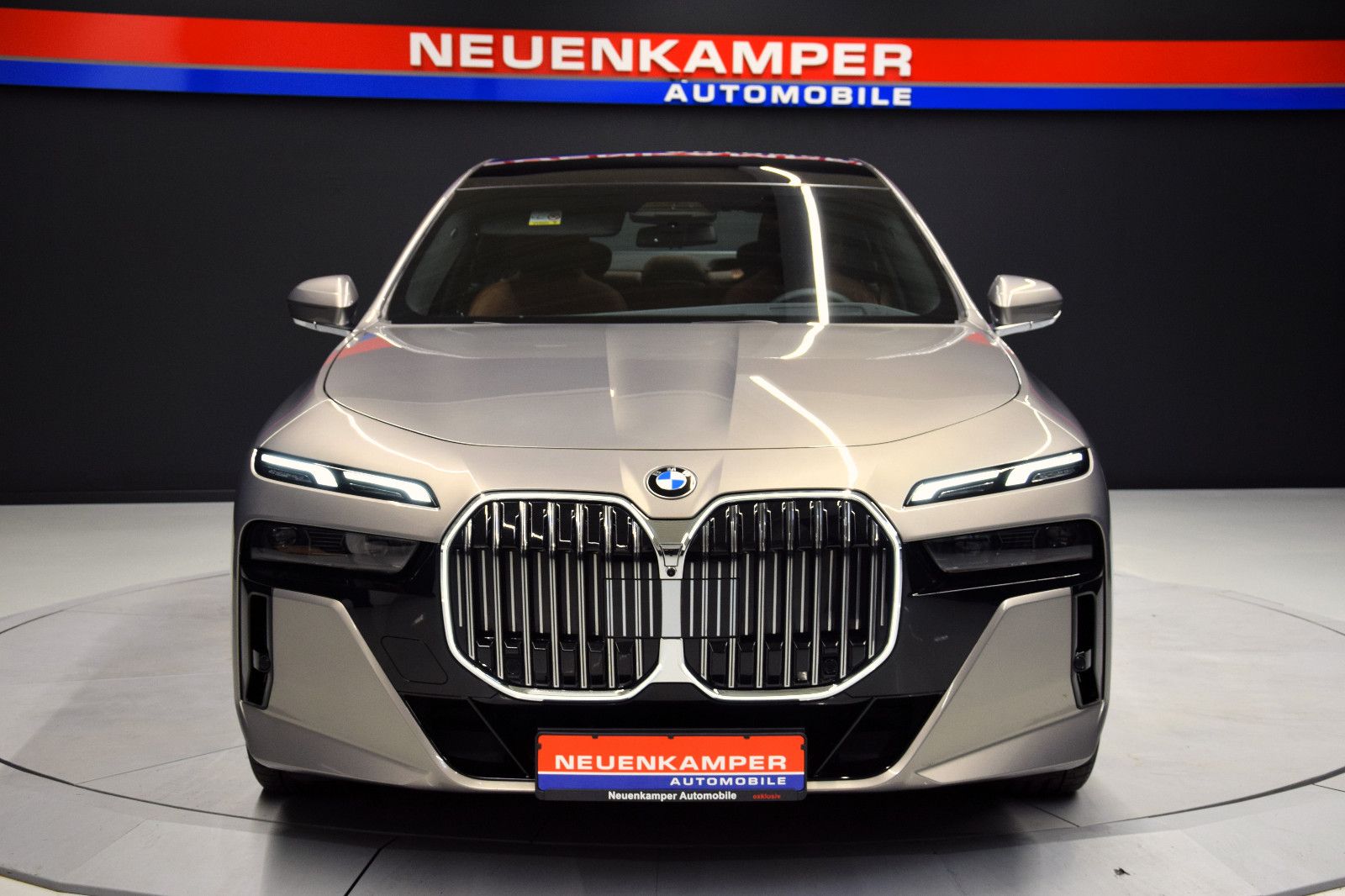 Fahrzeugabbildung BMW 740d xDrive M Sport Pano Standheiz Individual