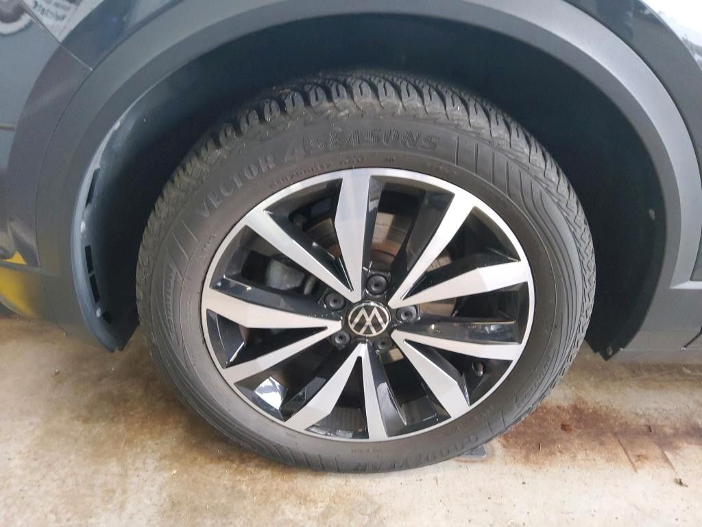 Fahrzeugabbildung Volkswagen T-Roc SPORT R-LINE PANONAVI BEATS SITZH. 1H