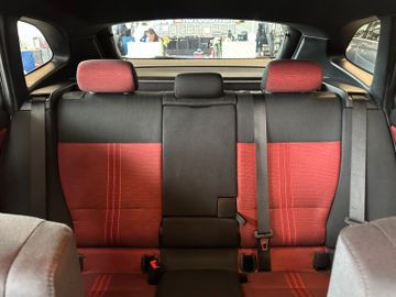 BMW X1 xDrive *KEYLESS*MEMORY*TEMPO*NAV*PDC(CAM)*