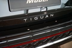 VW Tiguan 1.5 eTSI R-Line | Pano | AHK | 20" VW Tiguan 1.5 eTSI R-Line | Pano | AHK | 20"