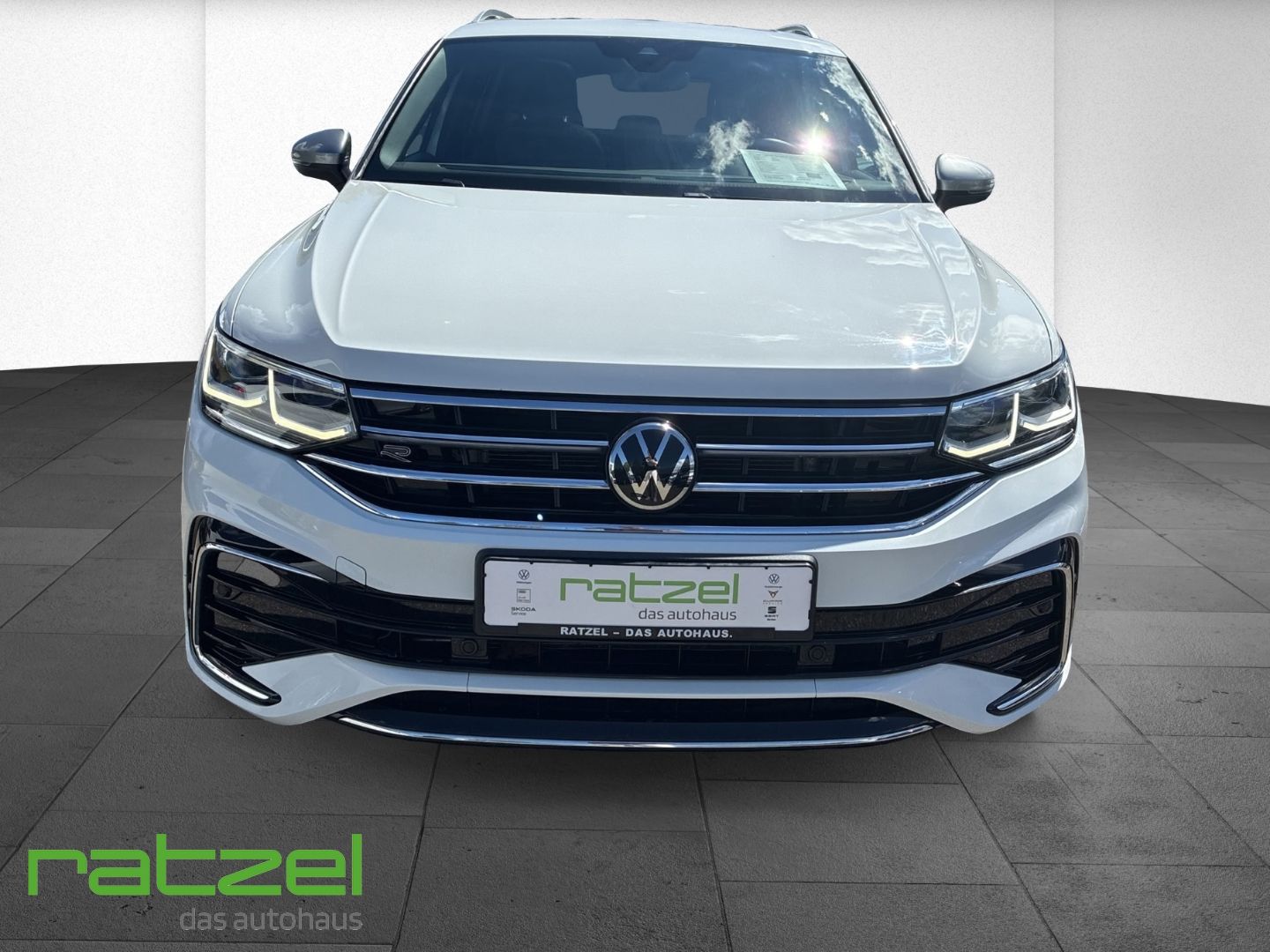 Fahrzeugabbildung Volkswagen Tiguan Allspace 4Motion R-Line 2.0 TSI DSG Area