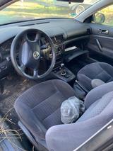 Volkswagen VW Passat Kombi - Volkswagen Passat aus 2000: Kombi