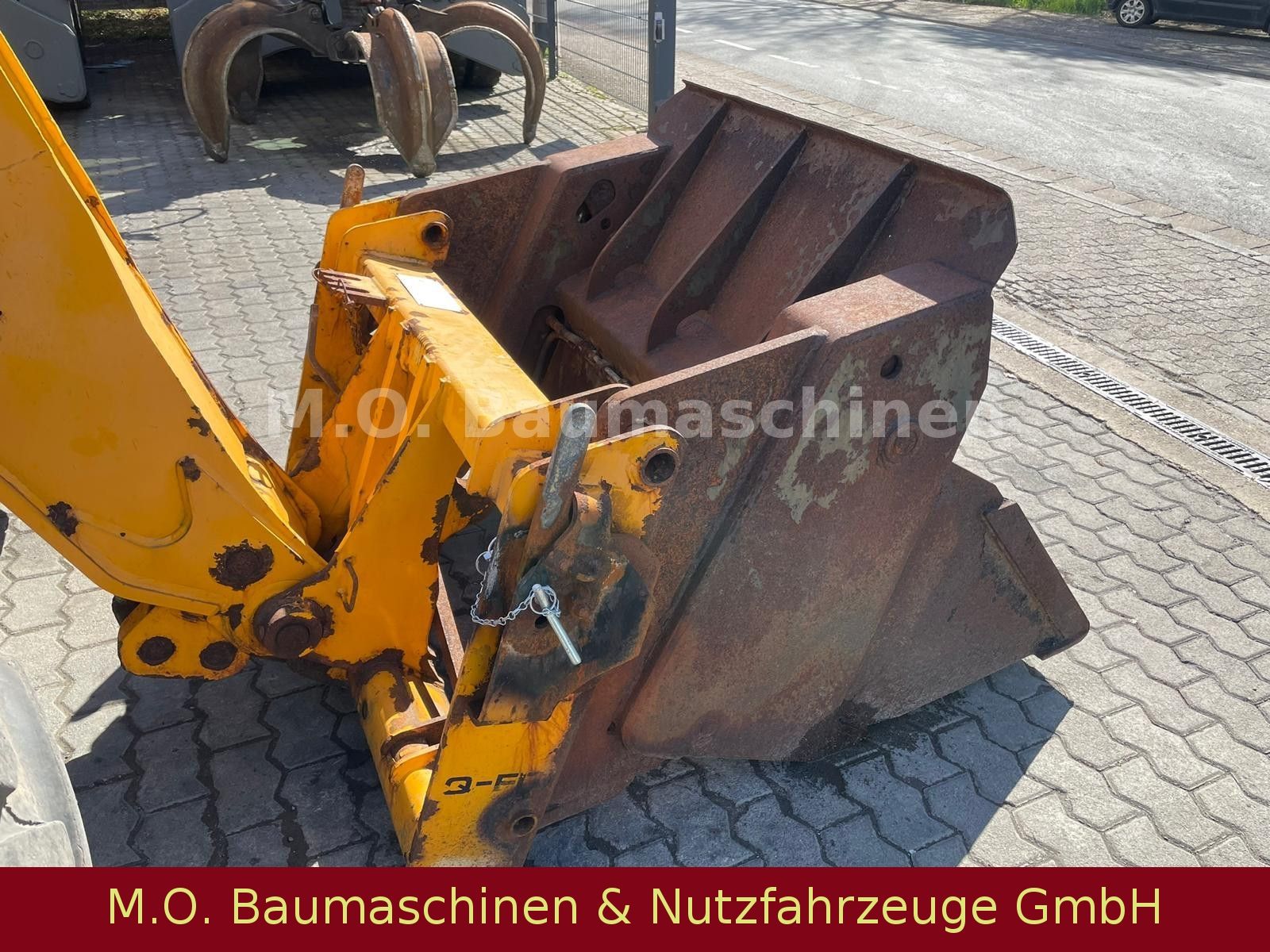Fahrzeugabbildung JCB 526-65 / 4x4x4 / SW / 5,6 m / 2,6 t /