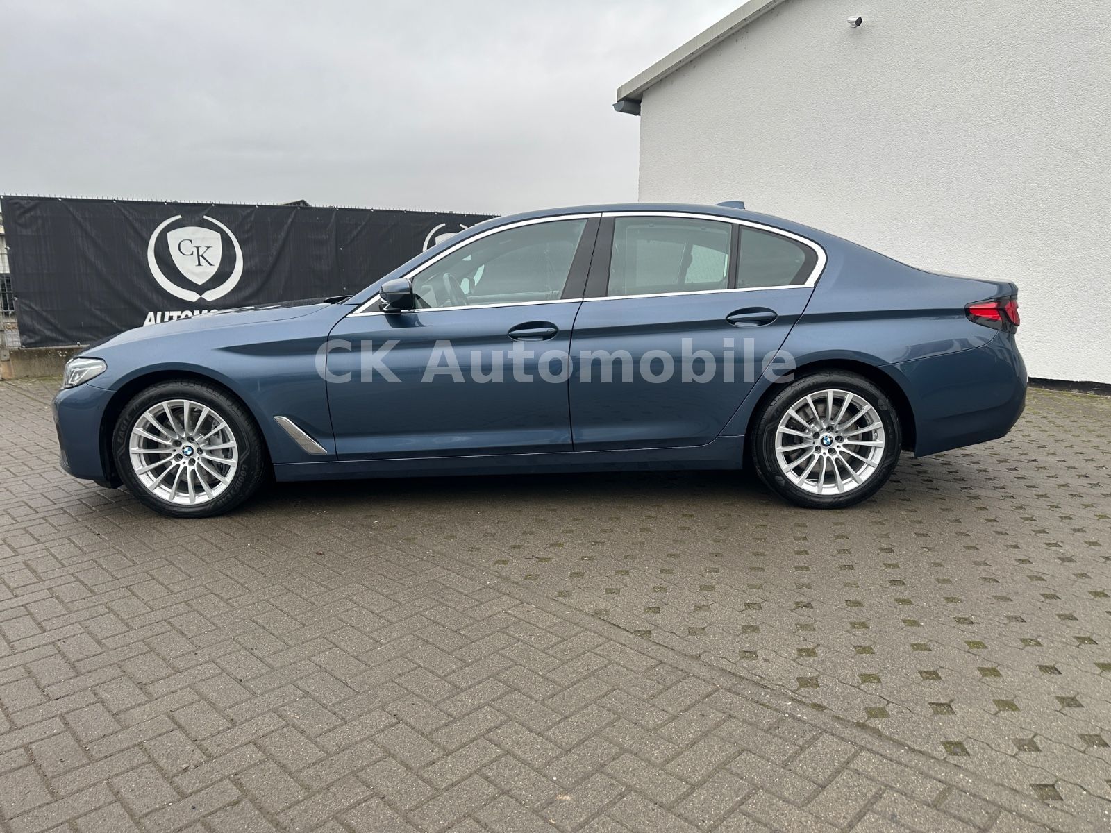 Fahrzeugabbildung BMW 530d Lim./Navi/Head-Up/Laser/Leder/Kamera