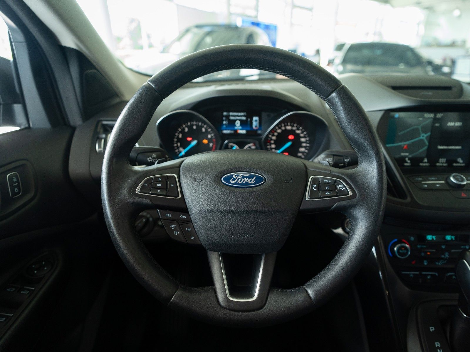 Fahrzeugabbildung Ford Kuga Titanium AUTOM./ALLRAD/NEUER MOTOR MIT 0 KM