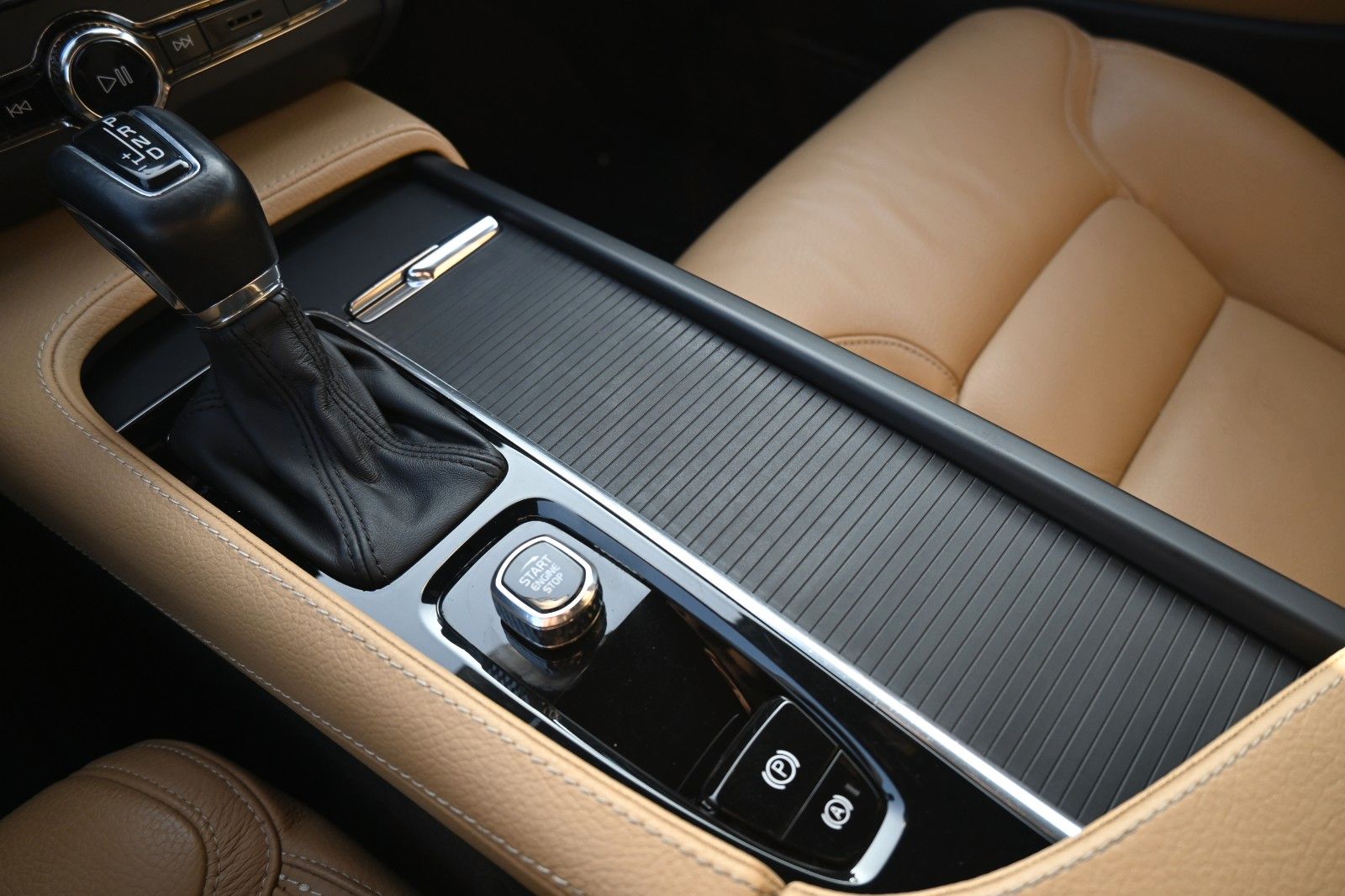 Fahrzeugabbildung Volvo V90 CC D4 AWD*STHZ*MIetkauf möglich