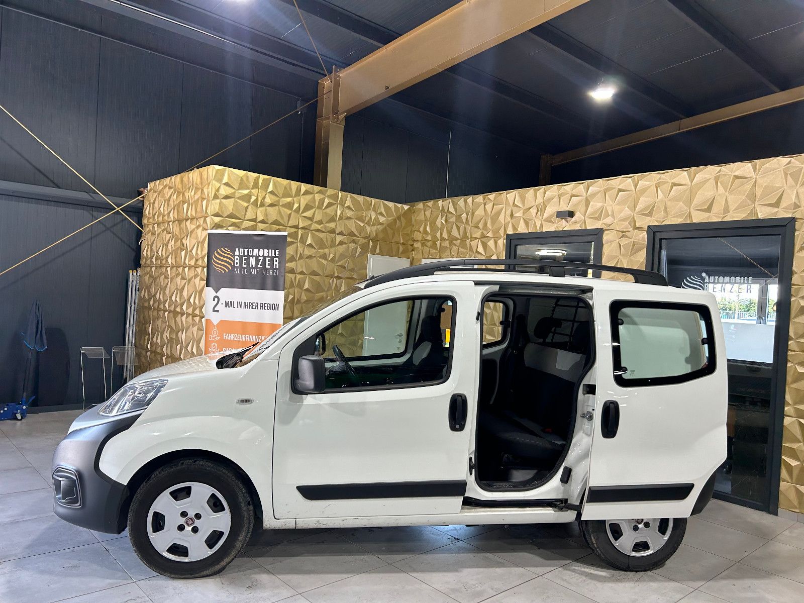 Fahrzeugabbildung Fiat Fiorino SX Kombi/RADIO/4-SITZ/SHZ/SCHIEBETÜR L+R