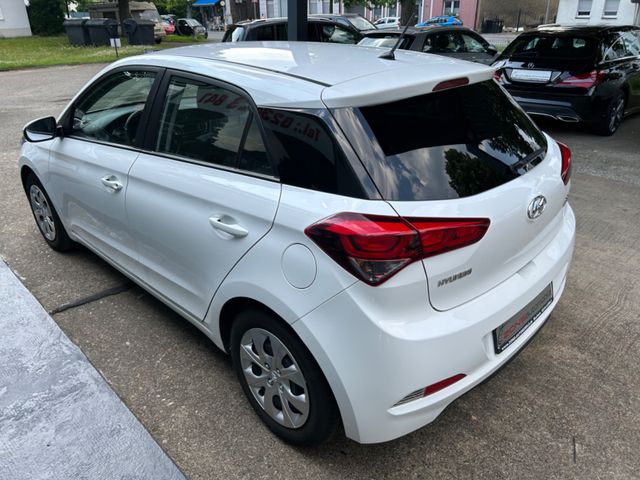 Fahrzeugabbildung Hyundai i20 +1.Hand+NaviZB+SHZ+WR+SR+Klima+