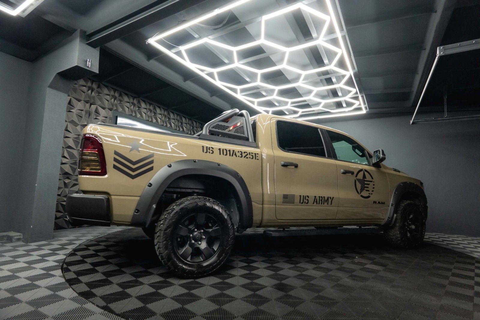 Fahrzeugabbildung Dodge RAM 5.7 V8 HEMI 4x4 NIGHT OFFROAD ARMY STYLE LED