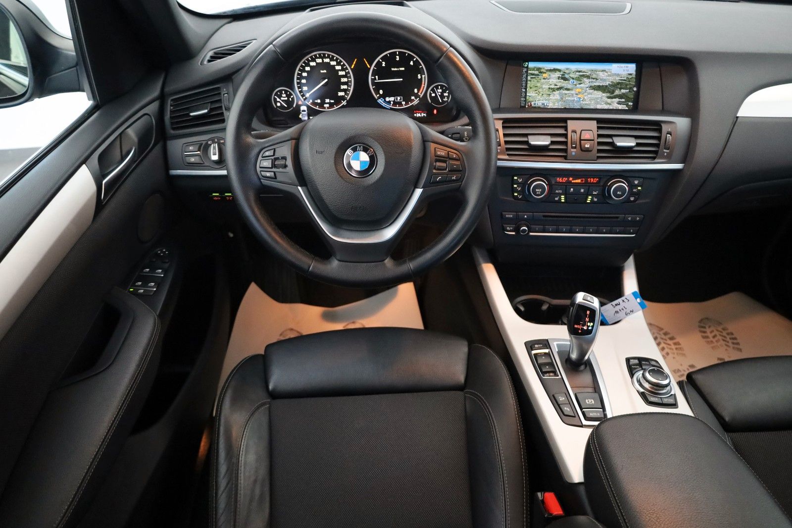 Fahrzeugabbildung BMW X3 20dA xDrive TLeder,Navi,Xenon,Panorama,Kamera