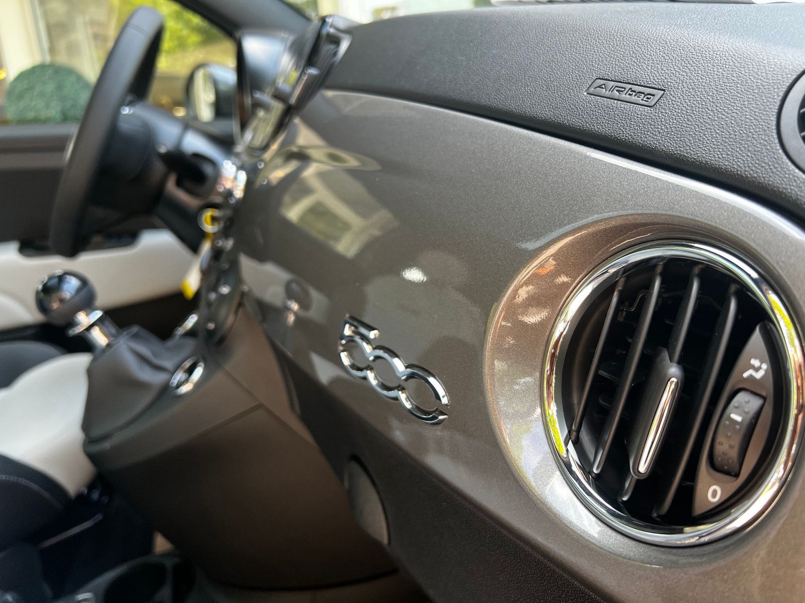 Fahrzeugabbildung Fiat 500 1.0 Hybrid Dolcevita4J GARANTIE/CARPLAY/PANO