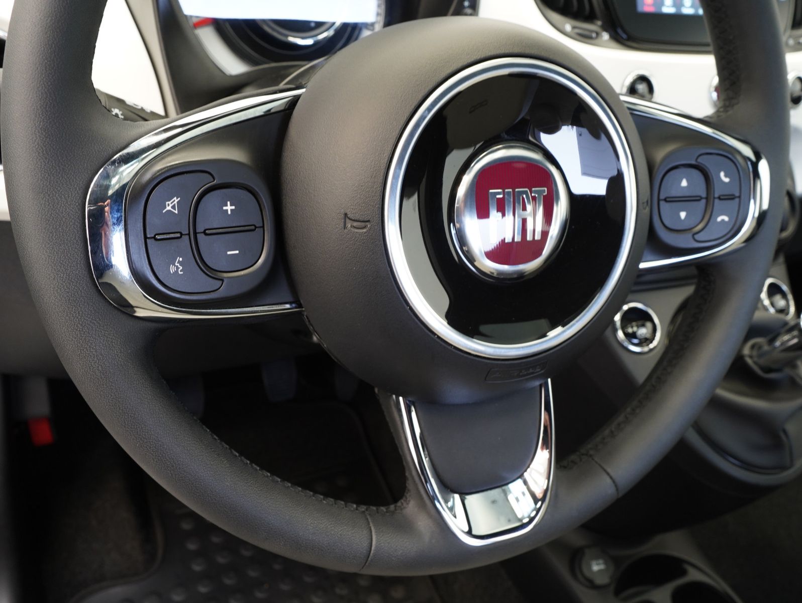 Fahrzeugabbildung Fiat 500 1.0 Mild Hybrid Dolcevita PANORAMA