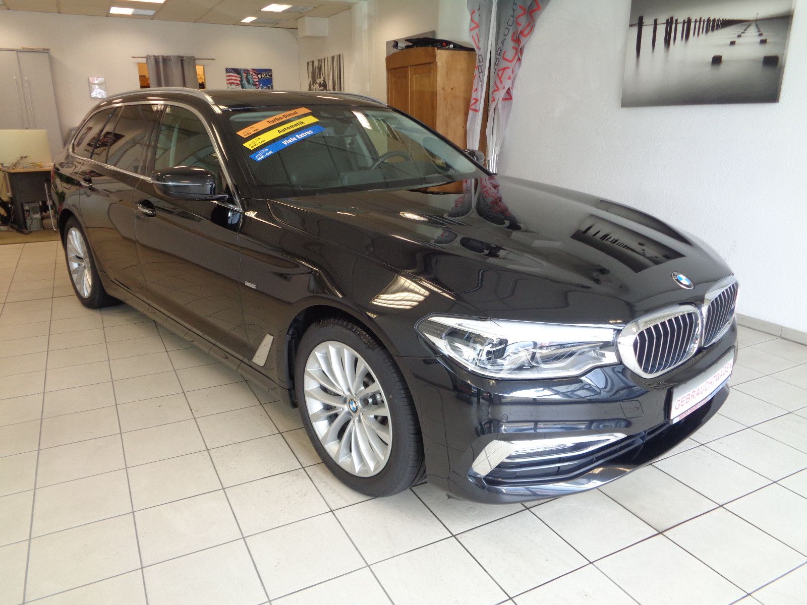 Fahrzeugabbildung BMW 530 d Luxury Line / LED / AHK / HK / LEDER