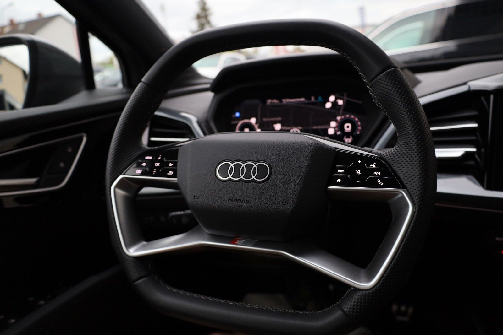 Fahrzeugabbildung Audi Q4 e-tron Sportback 45,S line, SH,Kamera,ACC