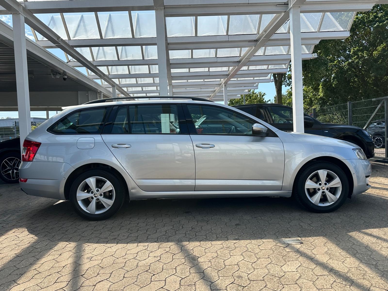 Skoda Octavia Combi Elegance*Teilleder*KlimaT*El.Heckk