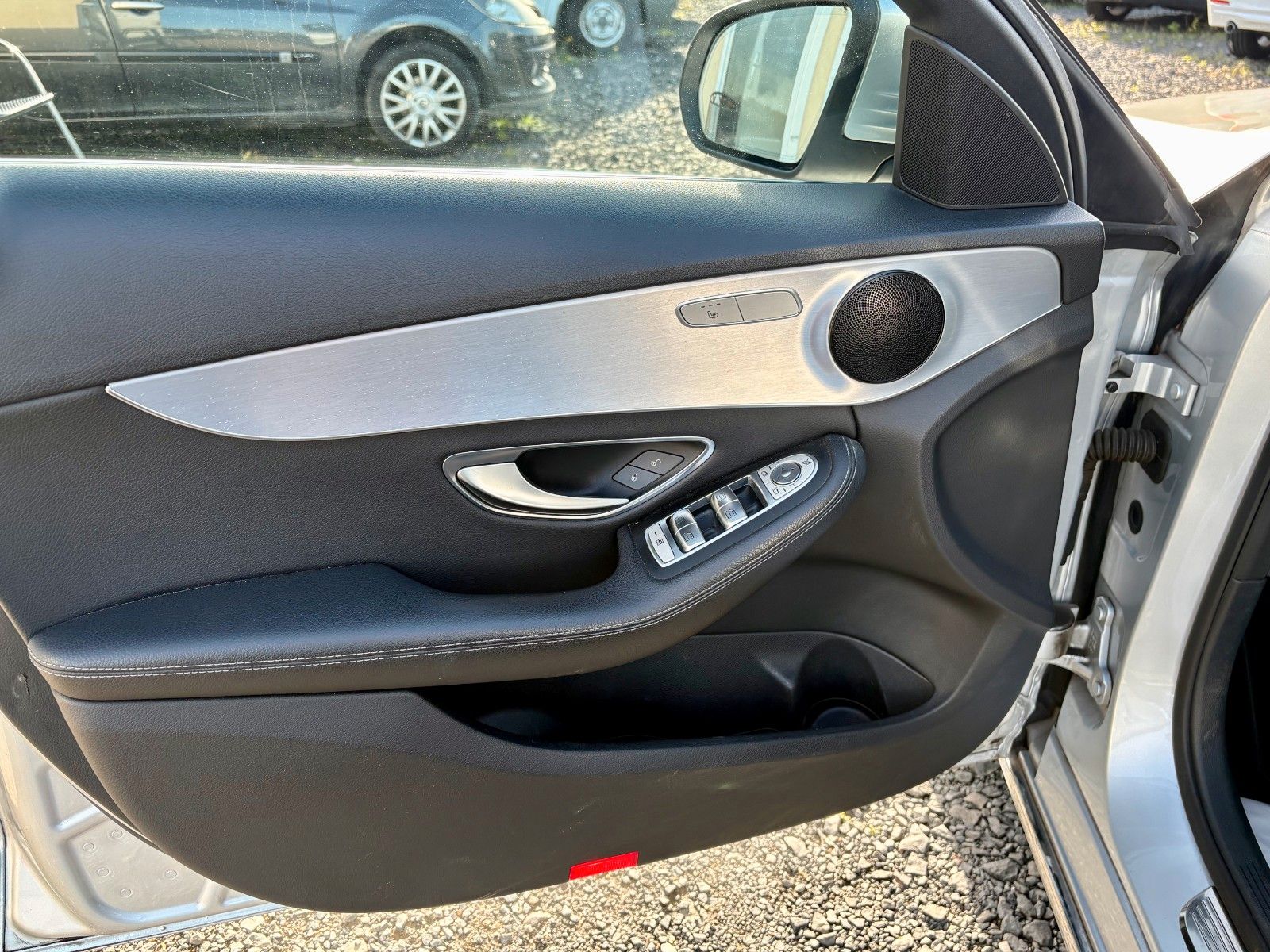 Fahrzeugabbildung Mercedes-Benz C 200 T AVANTGARDE Navi Leder SPORTSITZE PDC 2HD