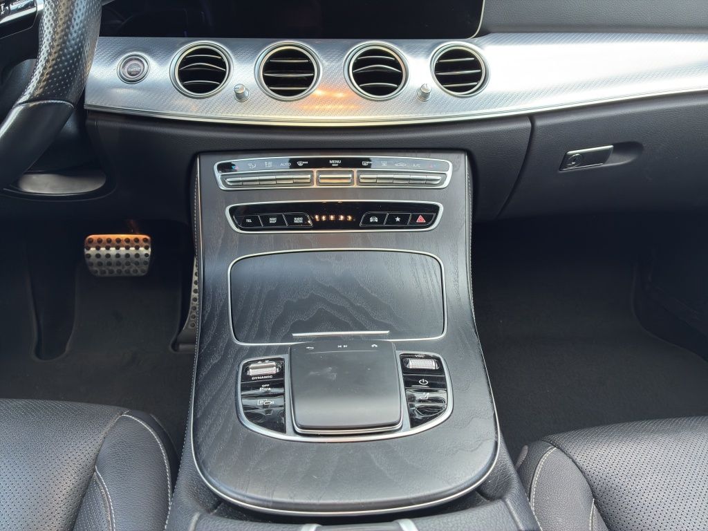 Fahrzeugabbildung Mercedes-Benz E 300 de T AMG*PANO-SD*AHZV*HUD*DISTR*BURMESTER*