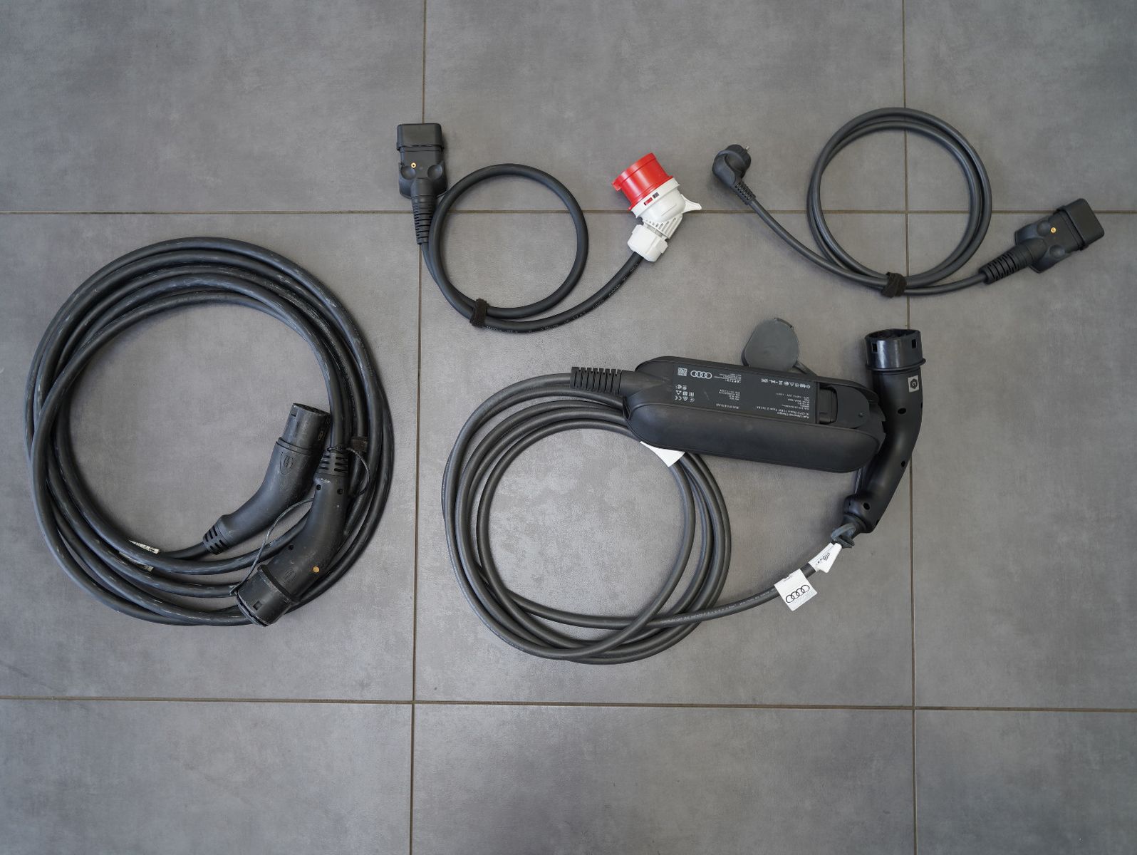 Fahrzeugabbildung Audi e-tron 55 quattro 2x S line MATRIX/B&O/AHK/SOH