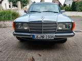 Mercedes-Benz W123 230E - graue Mercedes-Benz 230
