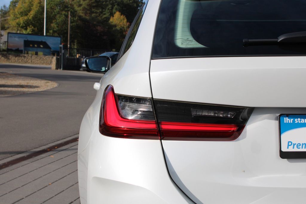 BMW 320d xDrive Touring AUT NAVI LED SHZ LIVE COCKPI
