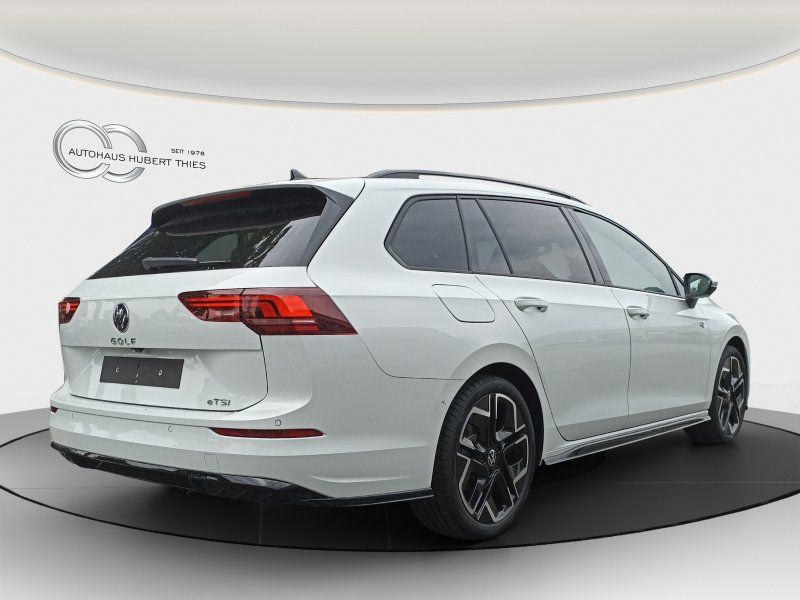 Fahrzeugabbildung Volkswagen Golf Vr. 8 1.5 eTSI R-Line DSG