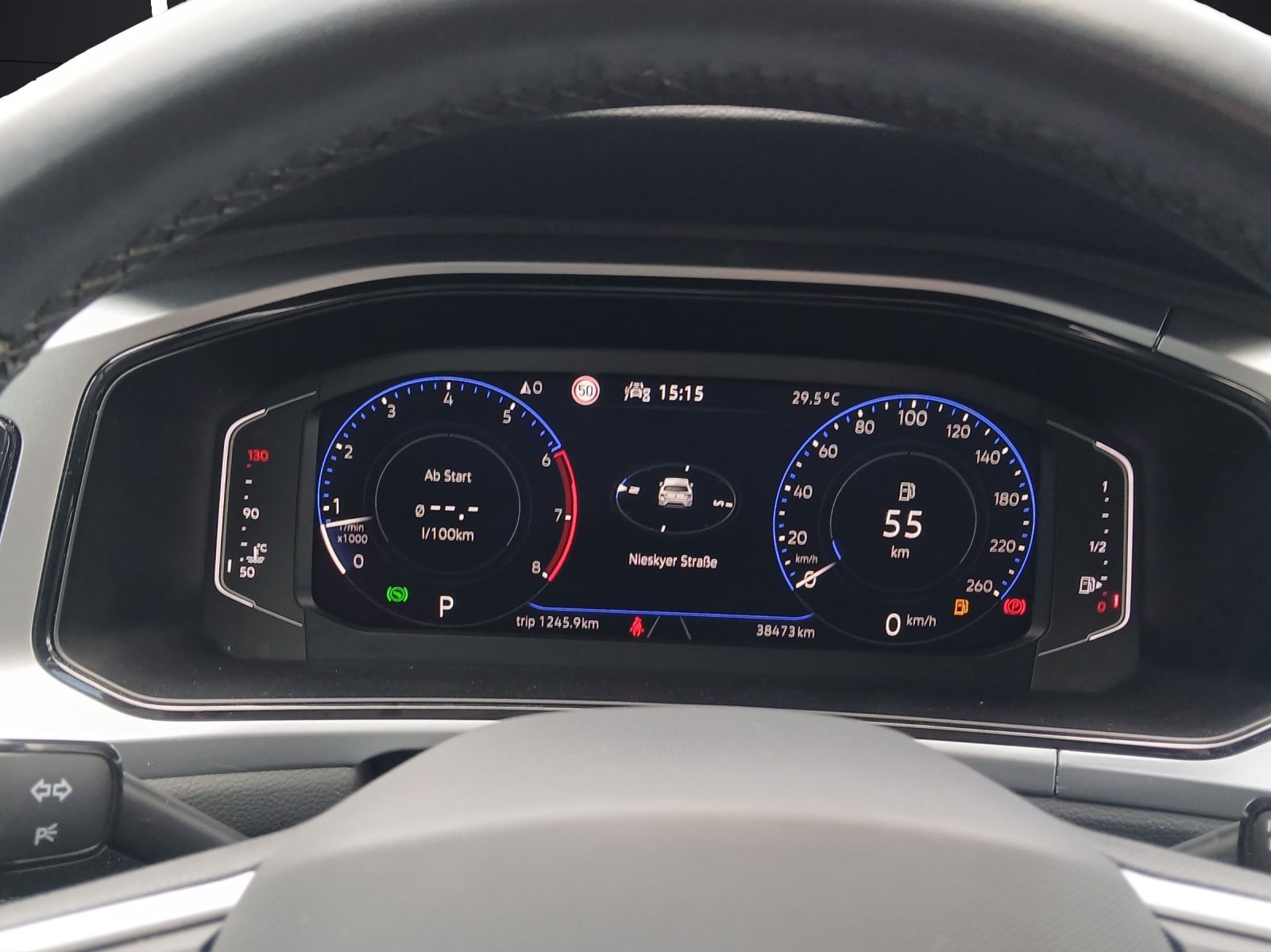 Fahrzeugabbildung Volkswagen T-Roc TSI Life DSG LED AHK Navi AID ACC RFK SH 1