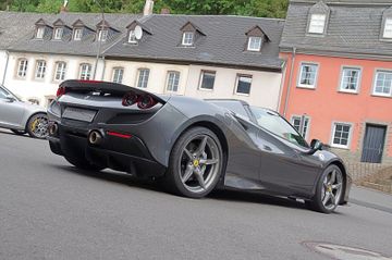 Ferrari F8 Spider*1.Hand,Unfallfrei,Daytona,Lift,Carbon*