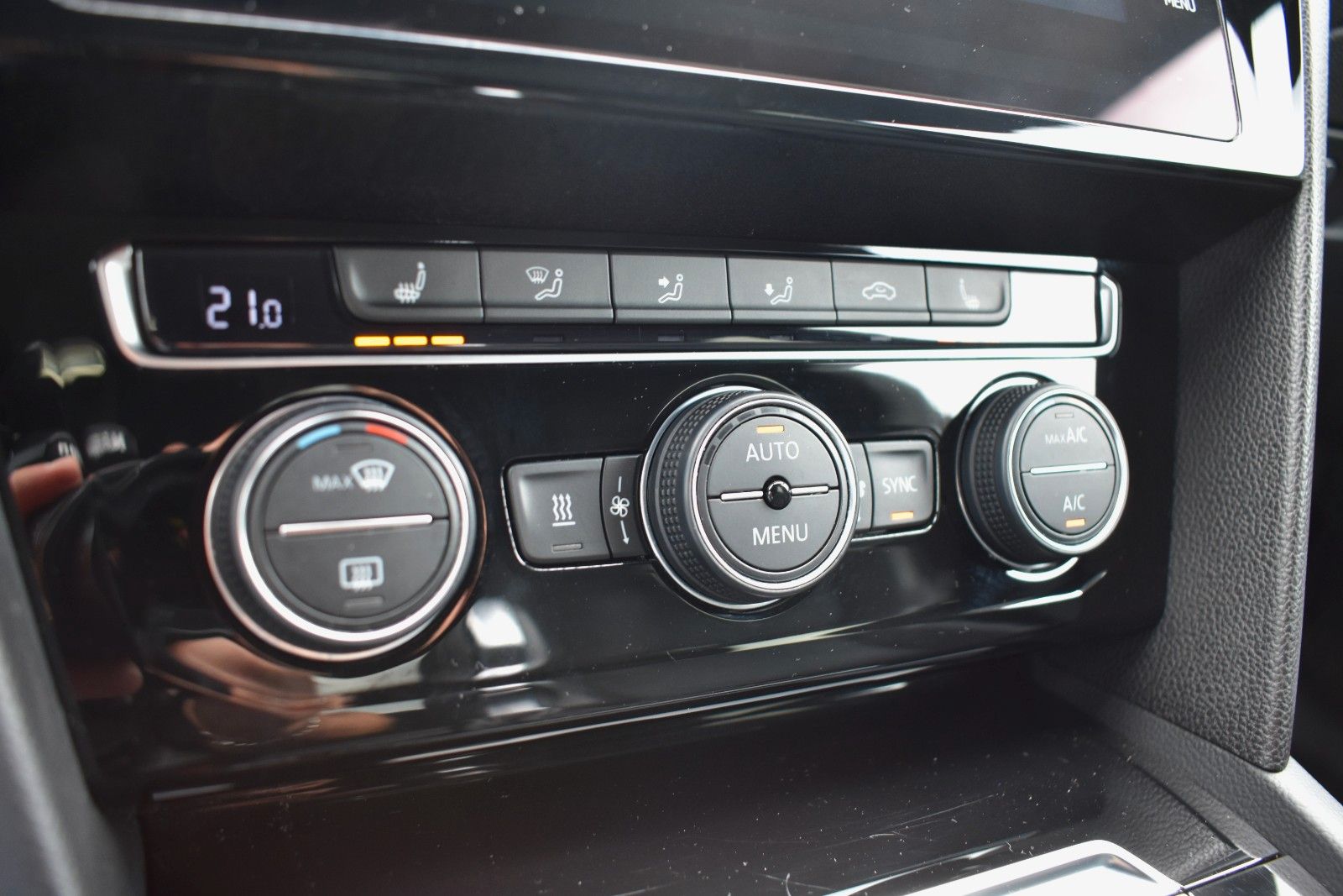 Fahrzeugabbildung Volkswagen Arteon R-Line 4Motion PANO/AHK/STH/MASAGE/DYNAUD