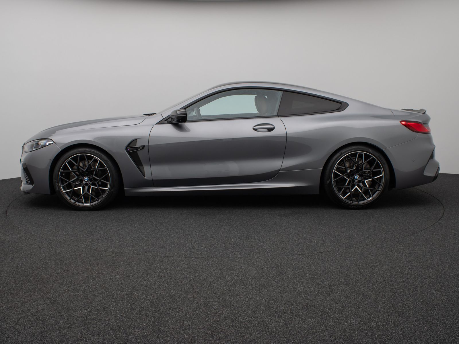 Fahrzeugabbildung BMW M8 Competition xD Coupé 360°Laser SoftCl DispKey