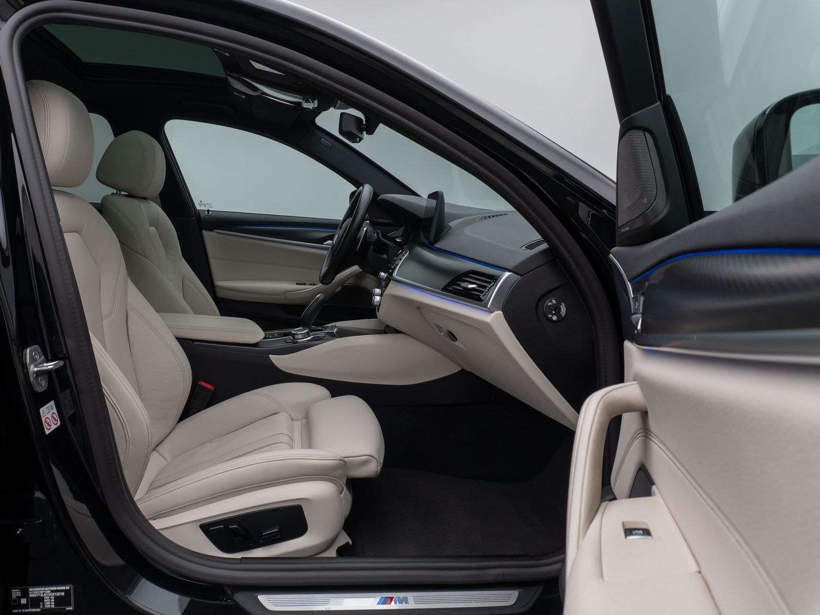 Fahrzeugabbildung BMW 540i xD M Sport Glasdach Kamera HUD DAB H/K 19"