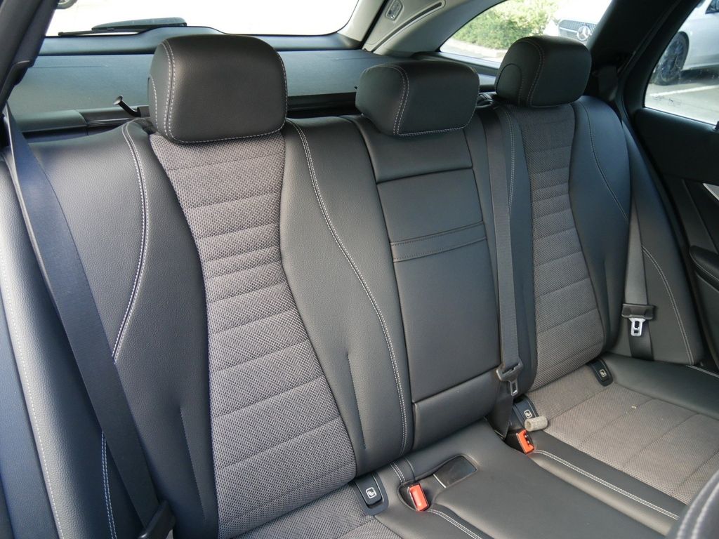 Mercedes-Benz E 300 de T-Modell |Avantgarde|DISTR|LED|NAVI|AHK