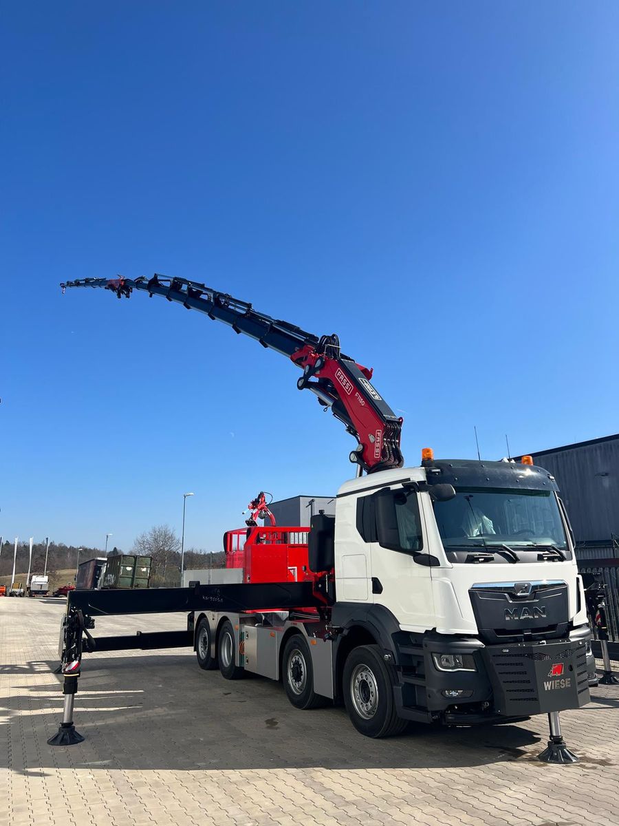 Fahrzeugabbildung MAN MAN 8x4 mit F1150RA.2.28 L616 Winde, 2.per. Korb