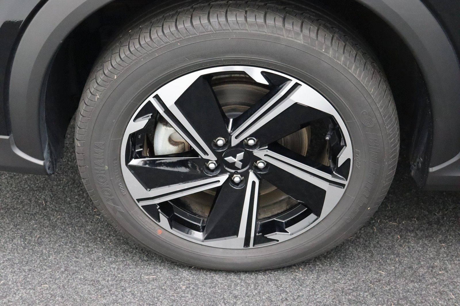 Fahrzeugabbildung Mitsubishi Eclipse Cross 2.4 Intro Edition Hybrid 4WD