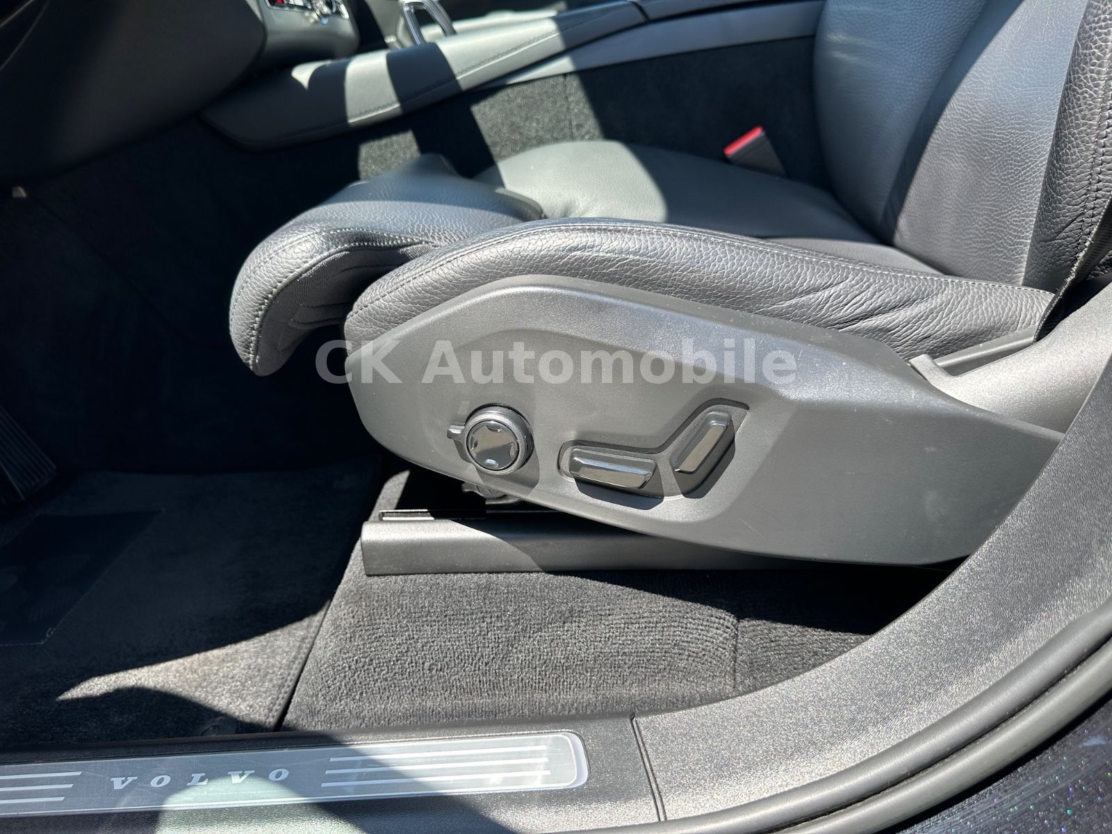 Fahrzeugabbildung Volvo XC90 B5 Plus Bright AWD 7Sitze/Navi/Pano/360°Kam