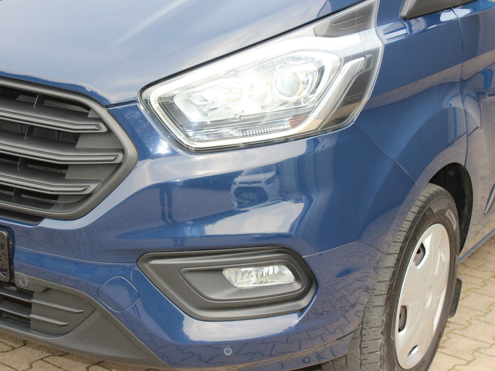Fahrzeugabbildung Ford Transit Custom 320 L1 Trend
