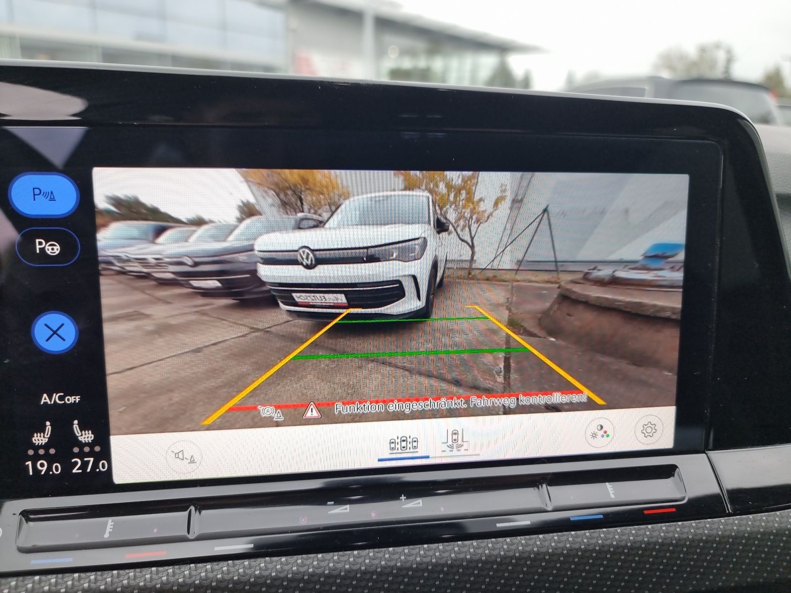 Fahrzeugabbildung Volkswagen Golf VIII R 4M  DSG Matrix Navi Harman AID ACC R