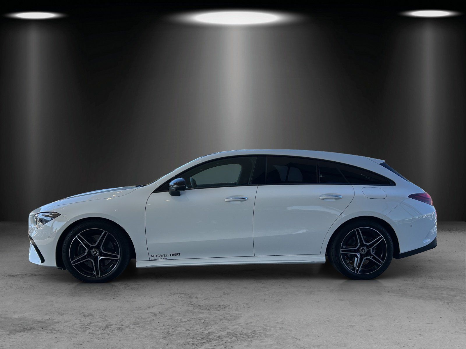 Fahrzeugabbildung Mercedes-Benz CLA 200 d Shooting Brake AMG Distronic PANO 360°