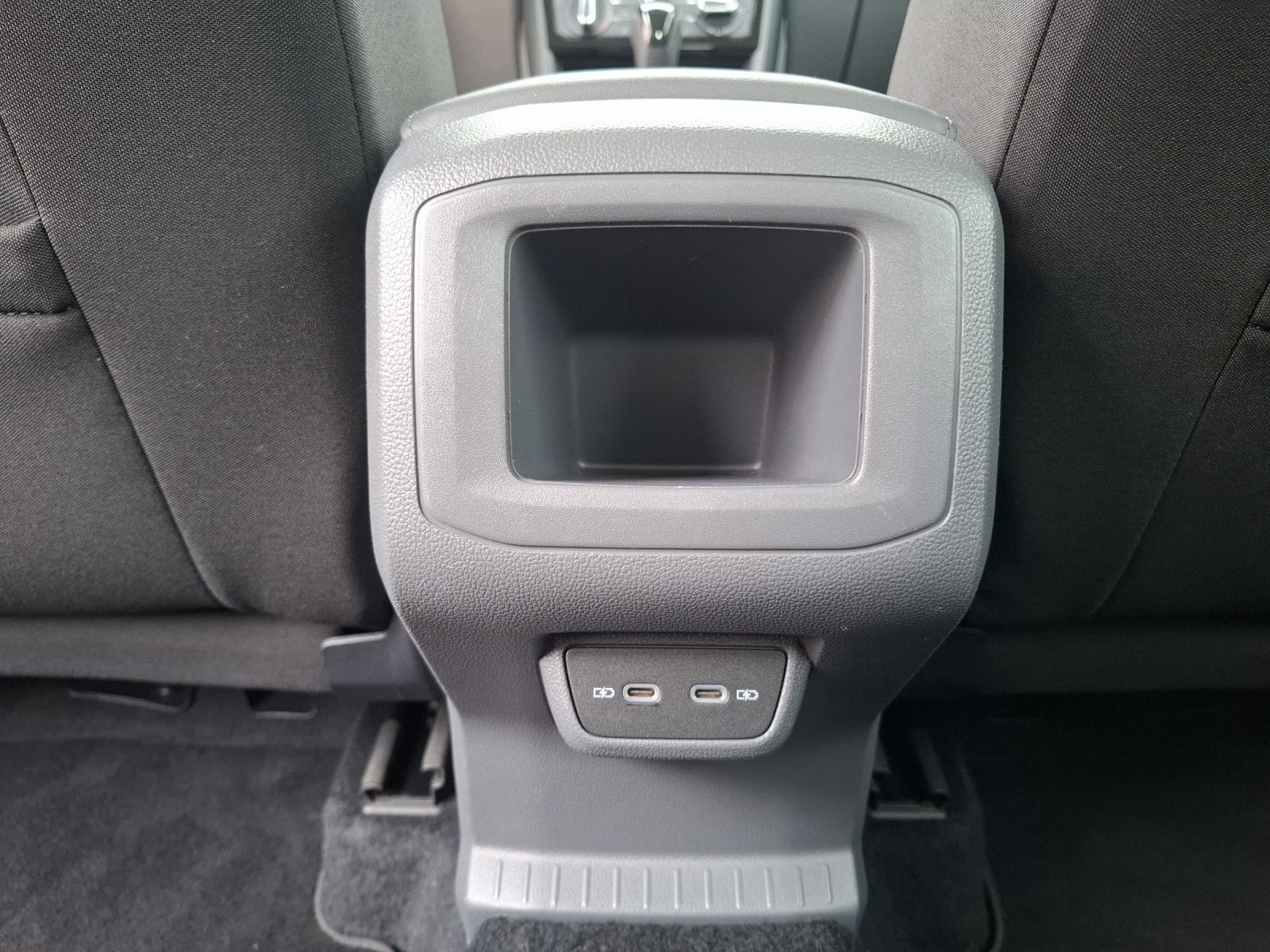 Fahrzeugabbildung Volkswagen T-Cross TSI Life DSG Klima RFK SH LM