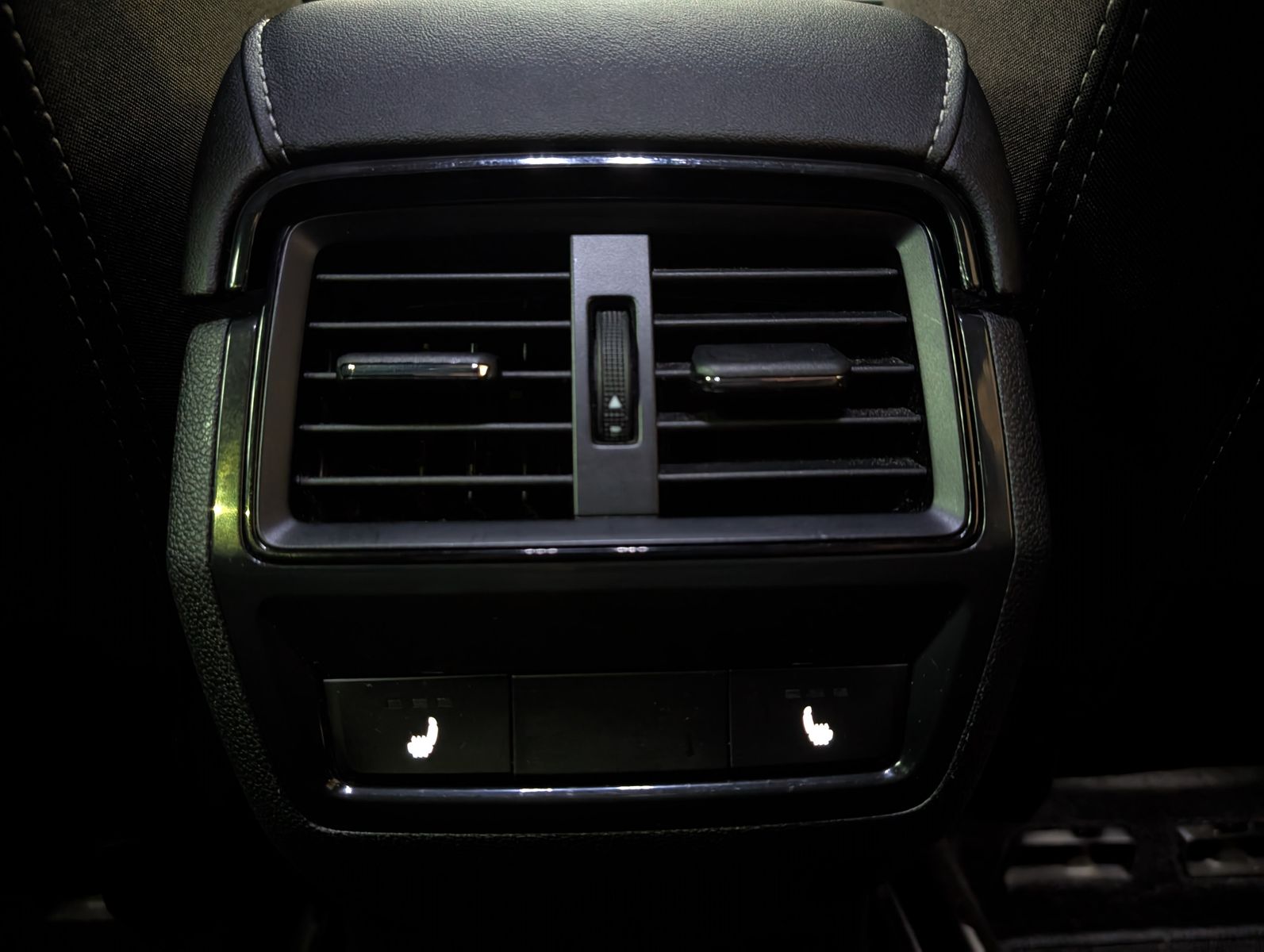 Fahrzeugabbildung SKODA Karoq 2.0 TDI DSG Sportline 4x4 ACC LED Cam AHK