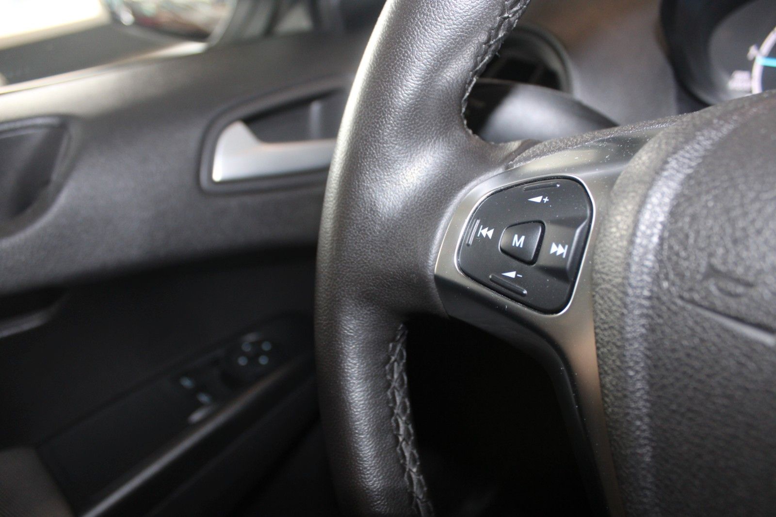 Fahrzeugabbildung Ford Tourneo Courier 1.5 TDCi Trend AHK KLIMA WinterP