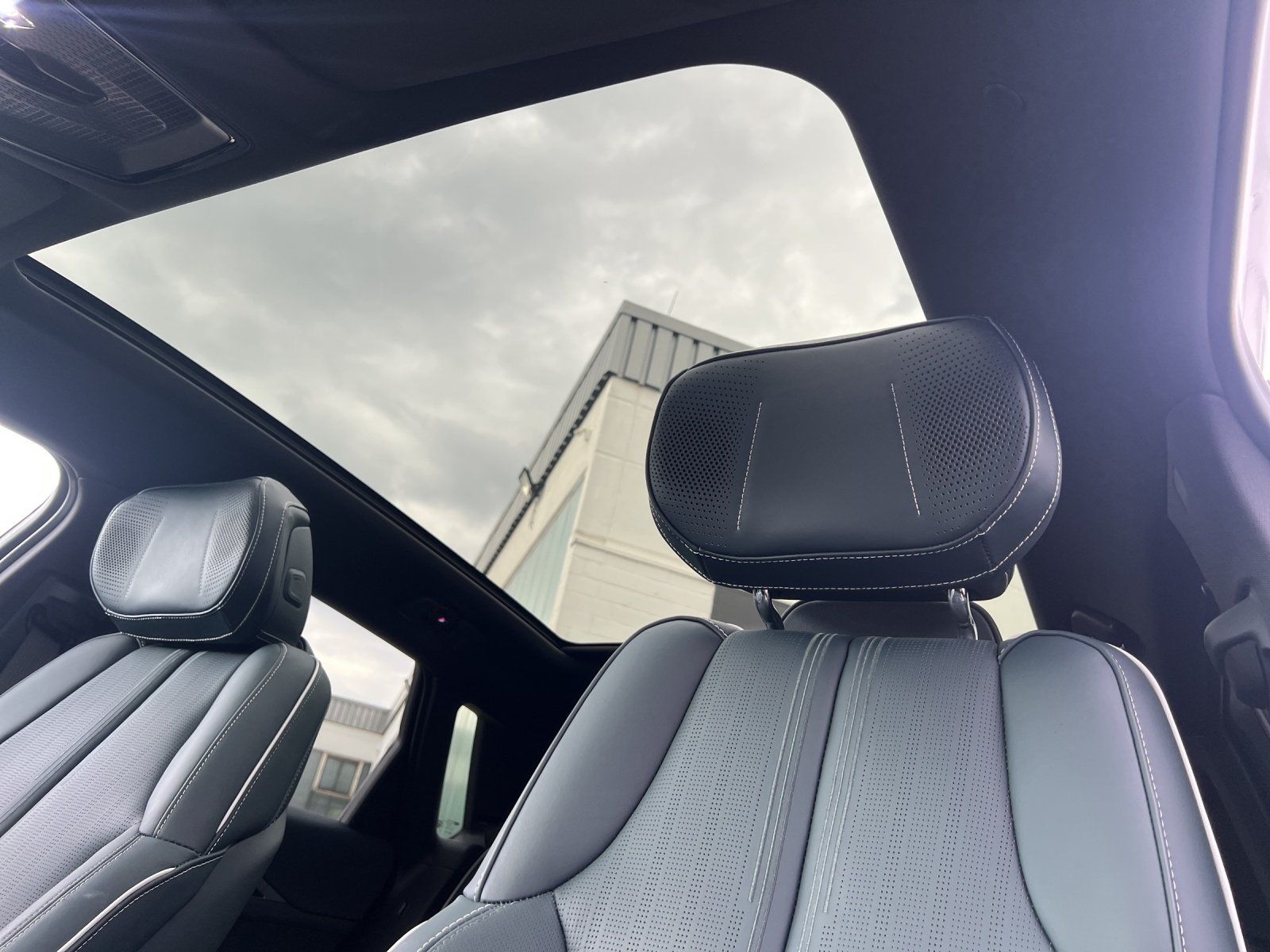 Fahrzeugabbildung Cadillac Lyriq AWD Sport/PANO-DACH/MASSAGE/AKG/ACC/360°KA