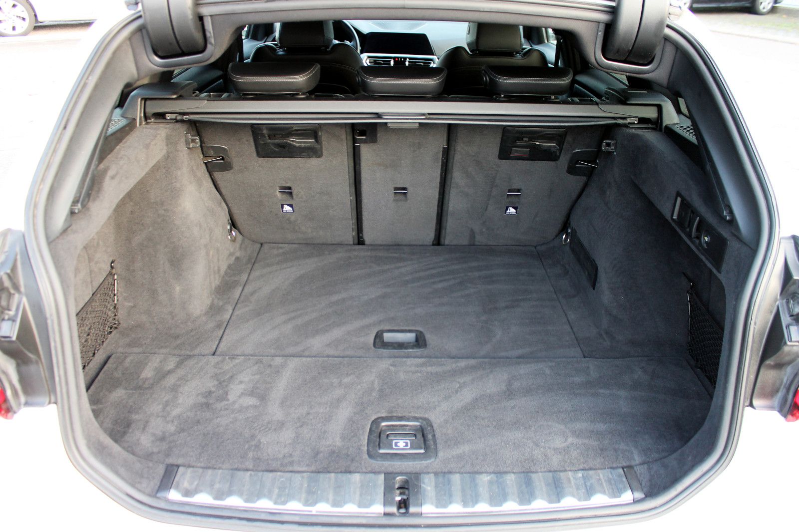 Fahrzeugabbildung BMW 330i Touring Sport-Line Steptr. LED ACC KAM AHK