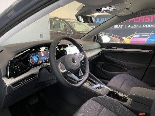 Fahrzeugabbildung Volkswagen Golf VIII Life eTSI DSG Navi LED