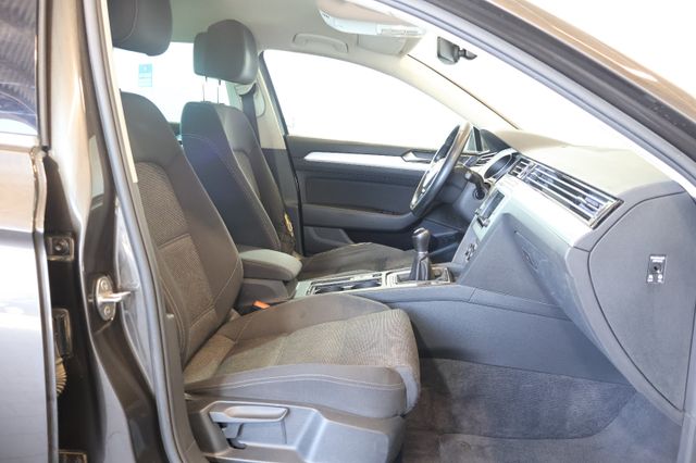Volkswagen Passat 1.6 TDI Comfortline ACC+KAM+LED+17"+AHK
