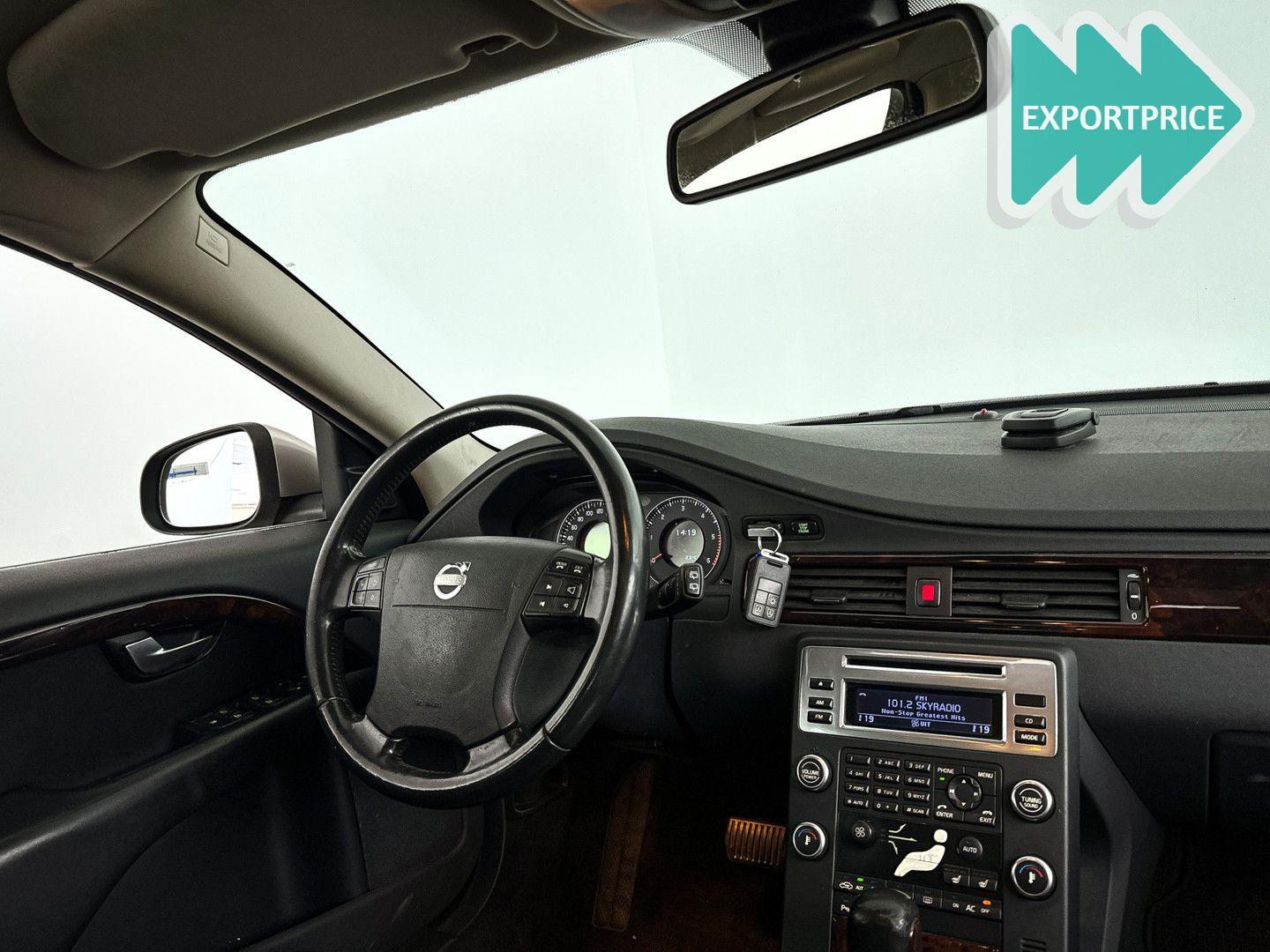 Volvo V70 2008 — interior